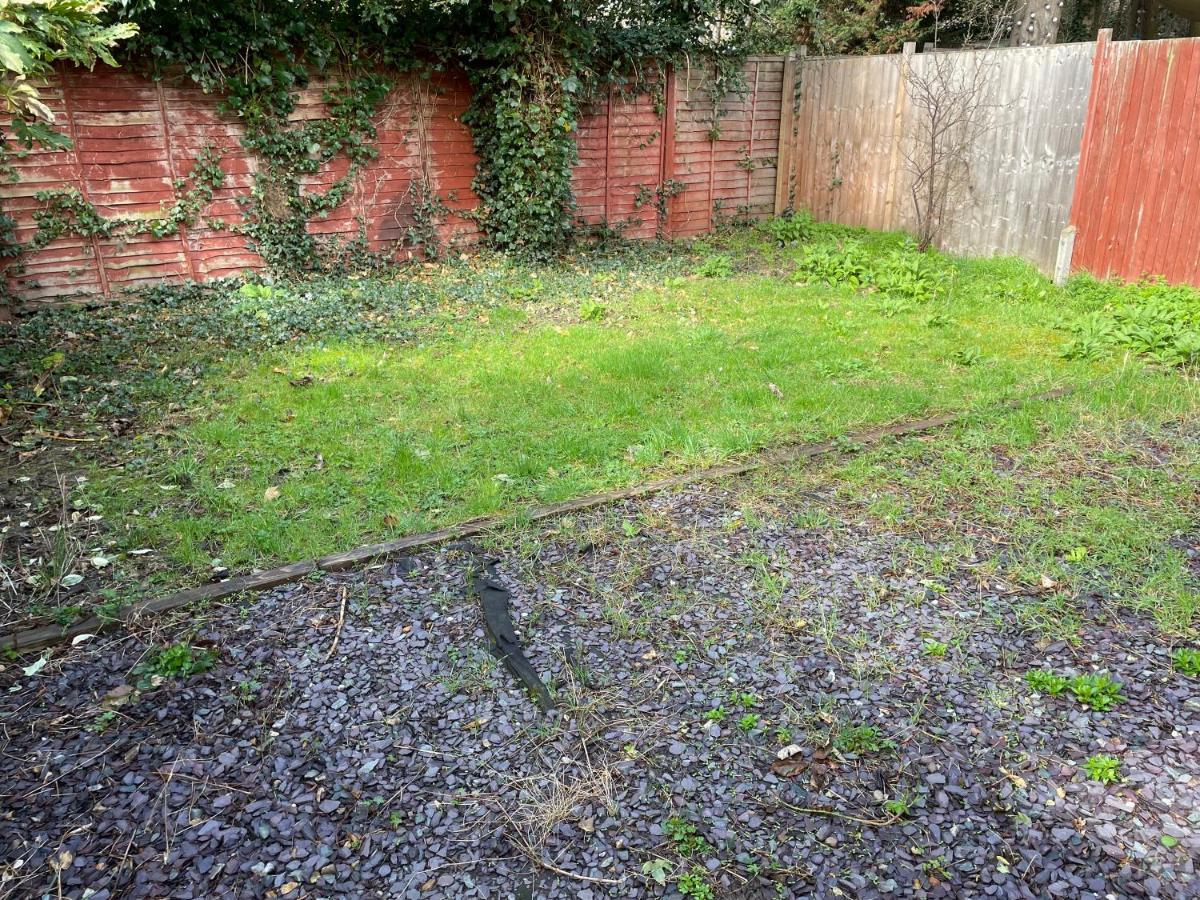 Super Convenient For Central London - Large 2 Double Bed Apartment 30 Seconds Walk To Platform Train Station And 19 Mins To London Waterloo Bagian luar foto